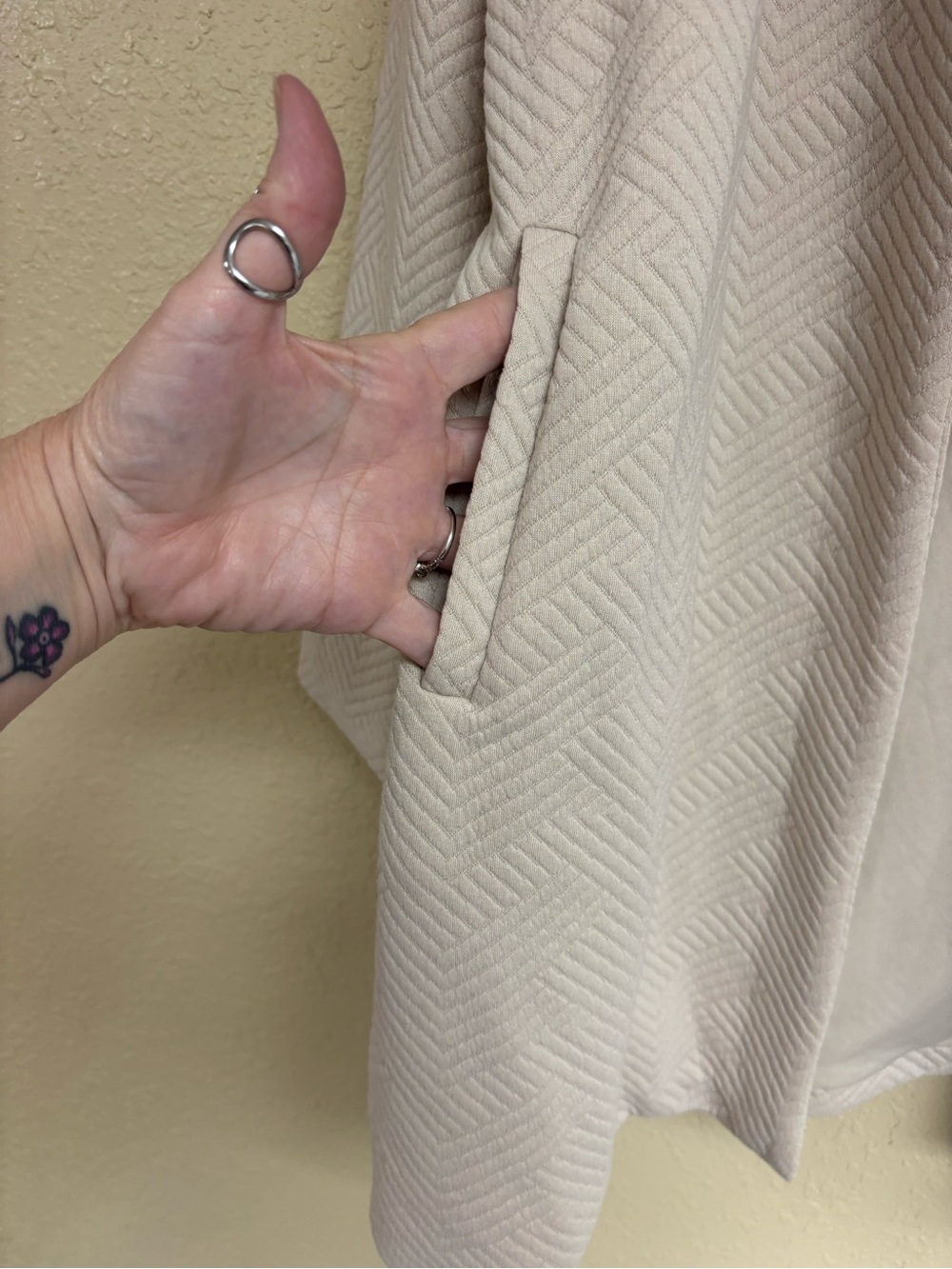 Open-Front Light Beige Chevron Knit Cardigan - Picture 3 of 7